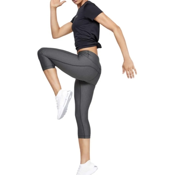 EUC Under Armour Heatgear Compression High Waisted Capri Crops [M] - Picture 2 of 10